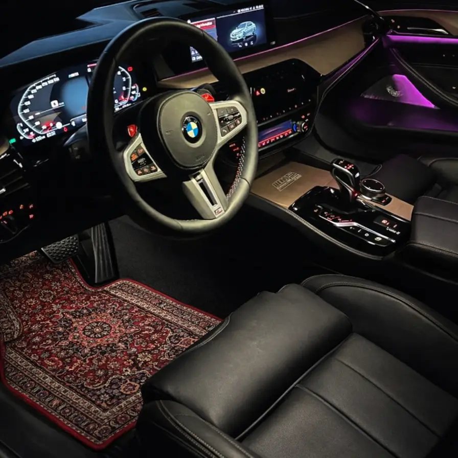 Hetzelfde interieur met Orientalis-matten erin